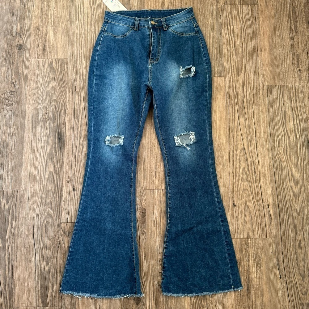 NWT Color Collections Flare Leg Distressed Ripped Jeans Large - Picture 2 of 7